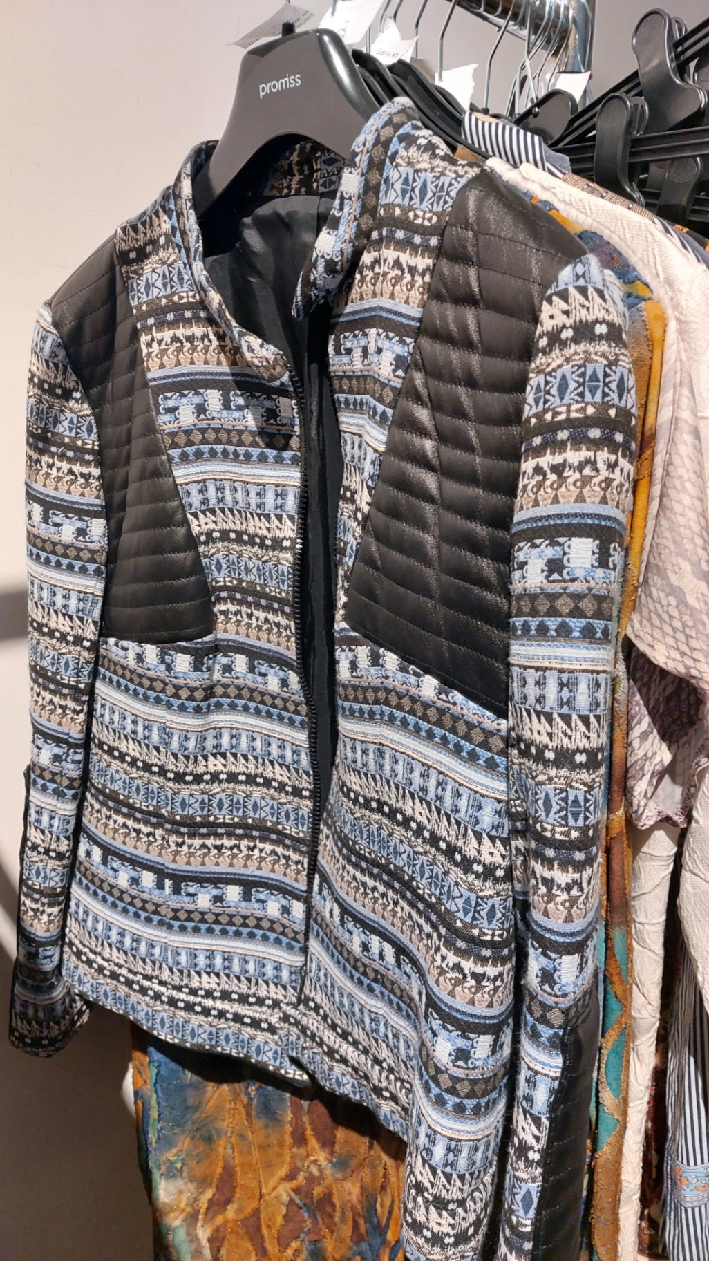 Modeschneiderin selbstgeschneidert UNIKAT Jacke Blau, Schwarz und Beige