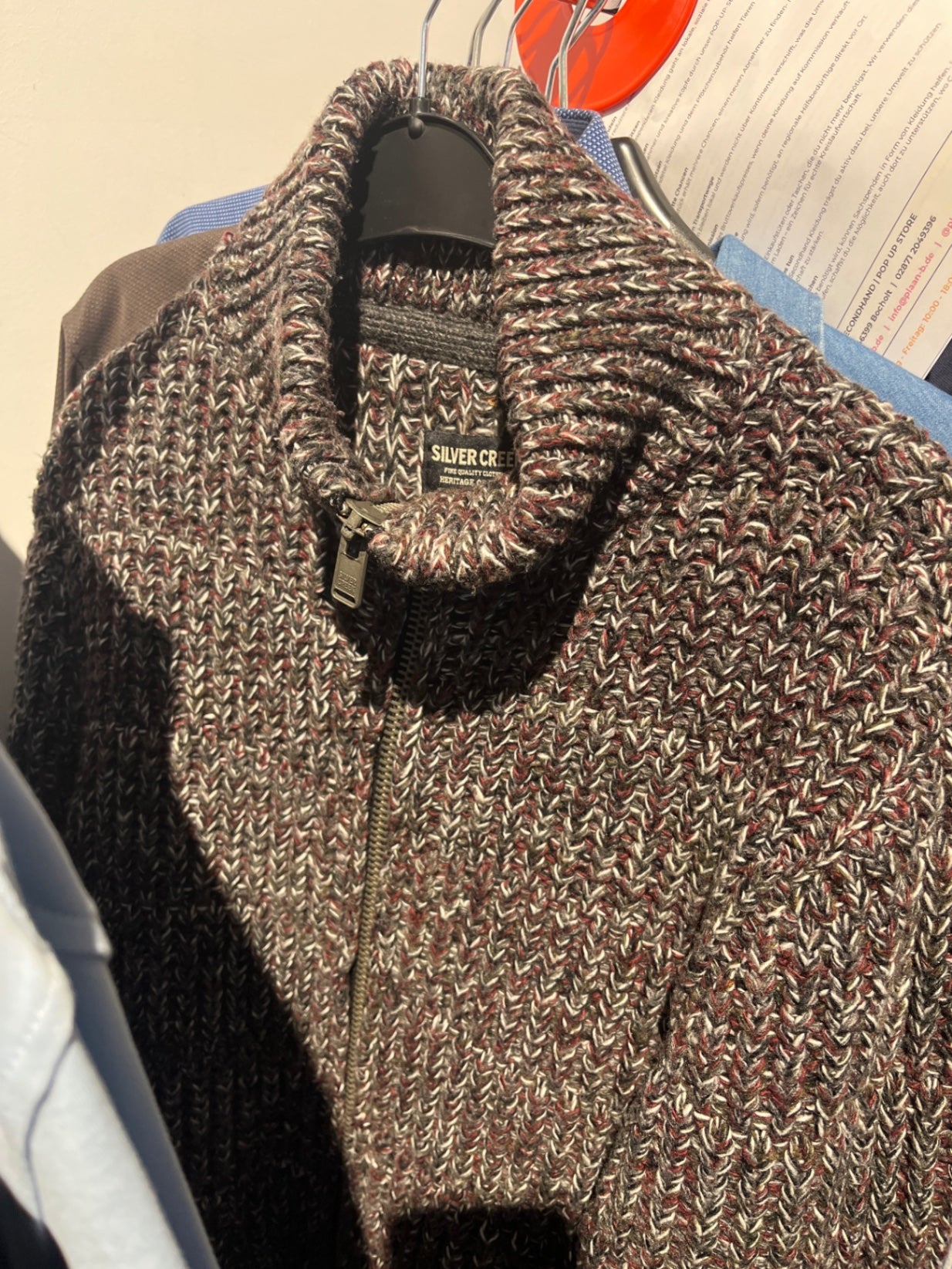 Silver Creek Strickjacke Mischfarbe aus Grau und Rot