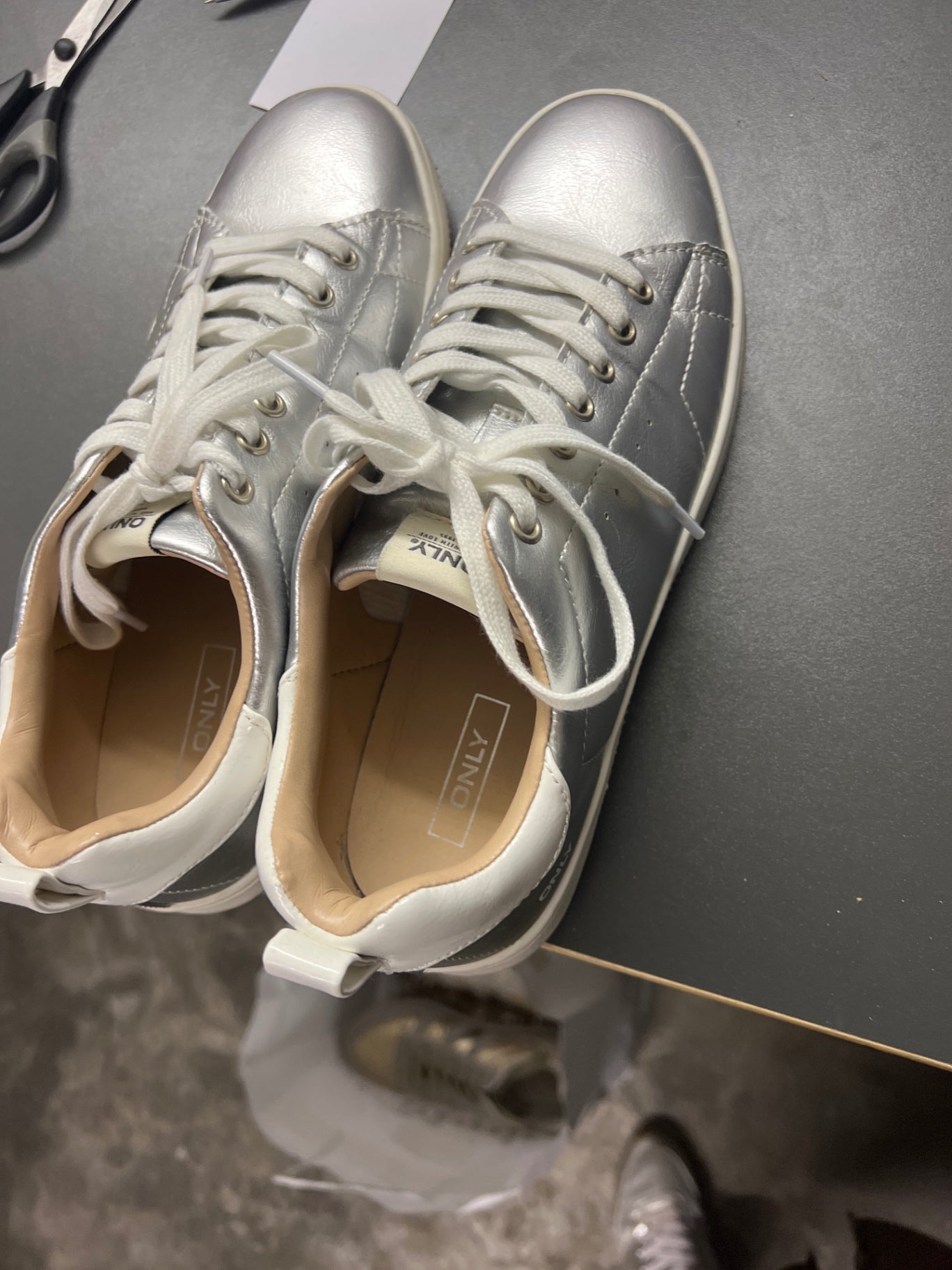 Only Sneaker Silber