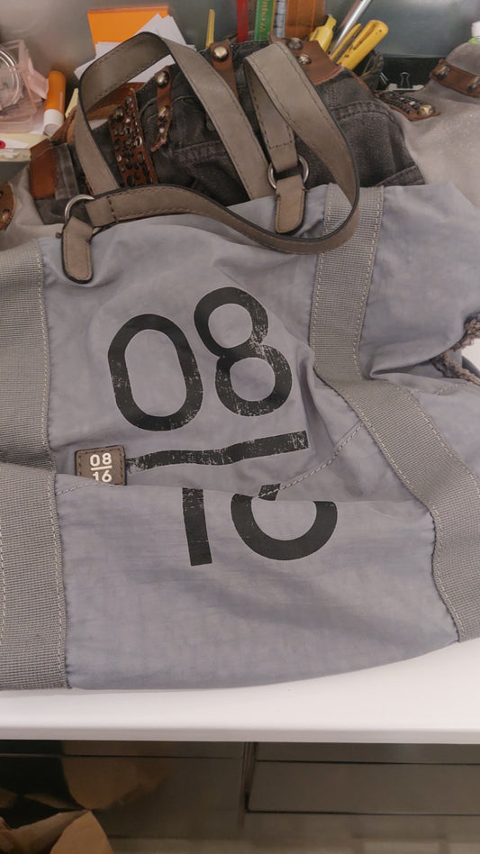 08 16 Tasche Grau