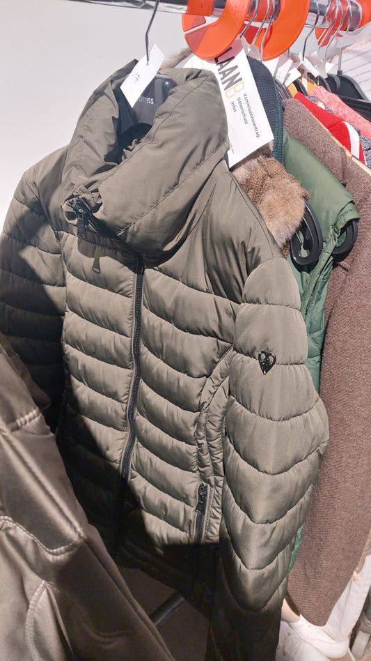 Tara M Jacke Olivgrün