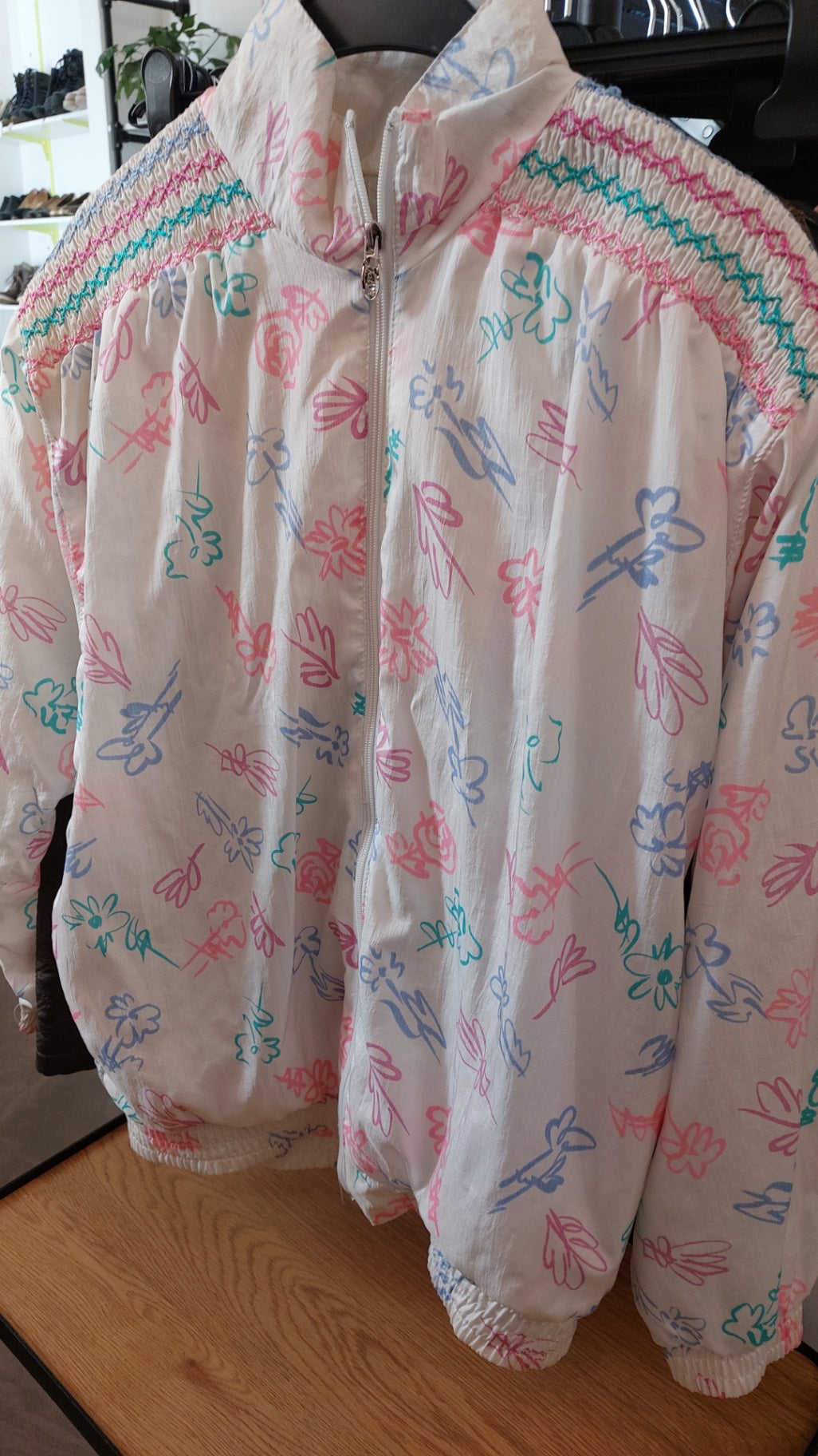 Lavon Windjacke Weiß mit buntem Muster