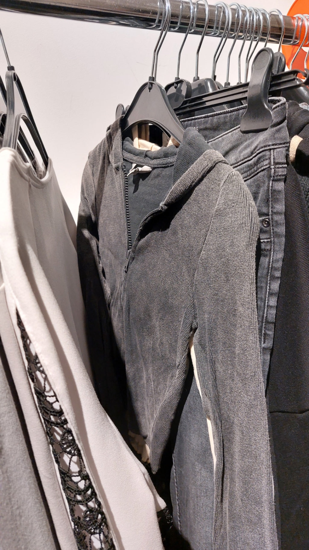 Review Jacke Grau