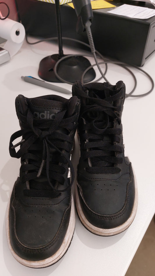 Adidas Sneaker Schwarz Größe: 31
