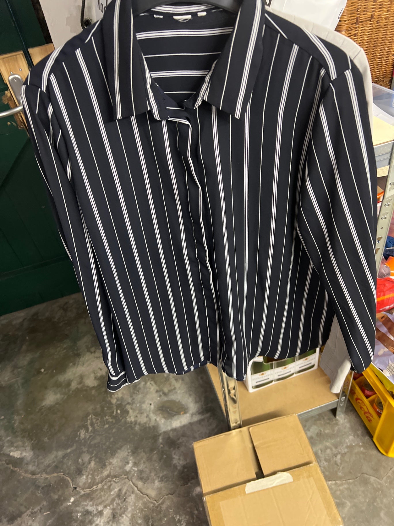 Bluse Schwarz mit weißen Streifen Größe: S - M