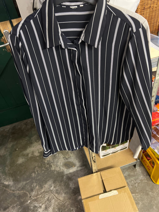 Bluse Schwarz mit weißen Streifen Größe: S - M