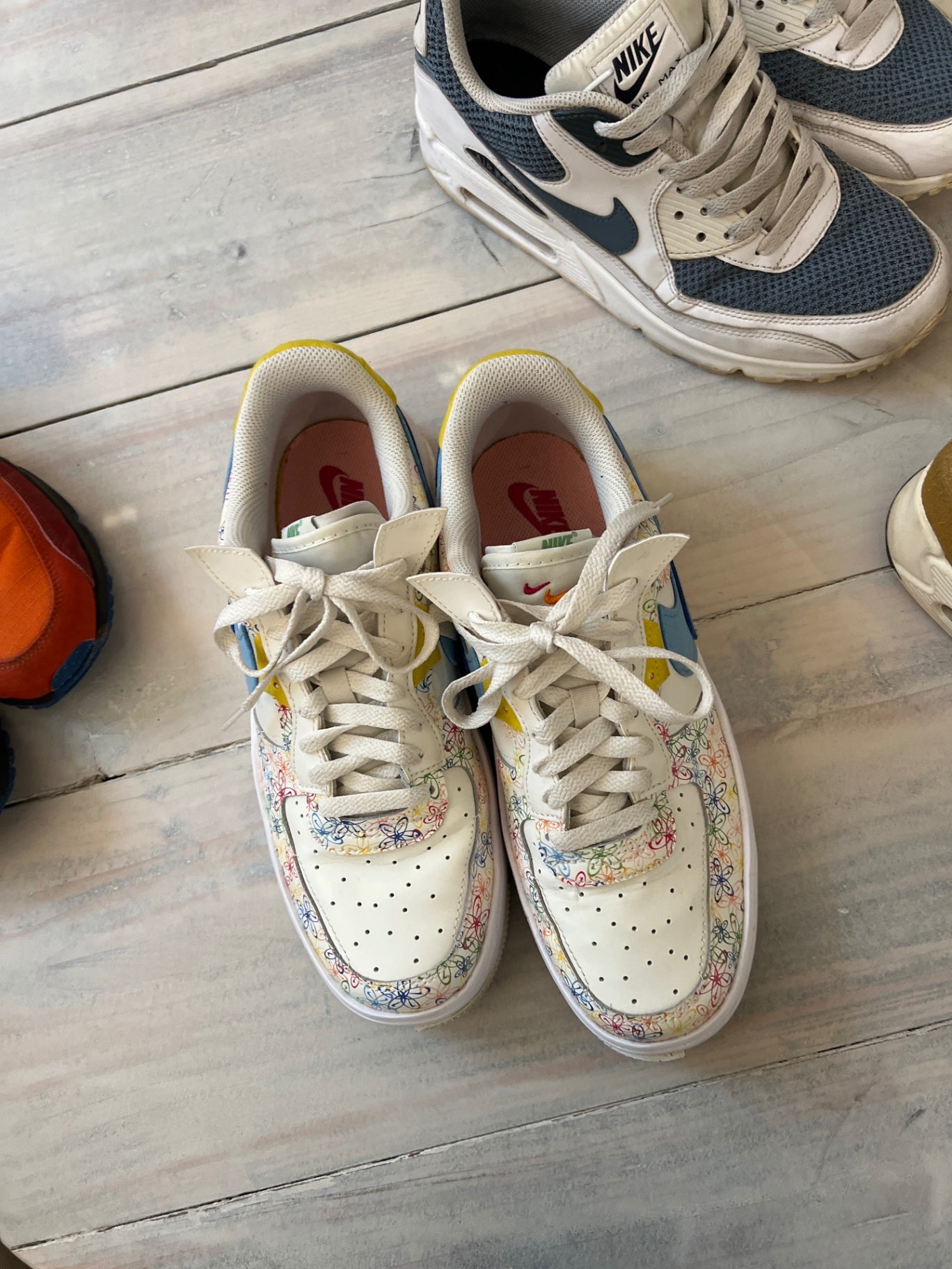 Nike LIMITIERTE Ausgabe aus AMERIKA Sneaker Weiß mit buntem Muster Größe: 42