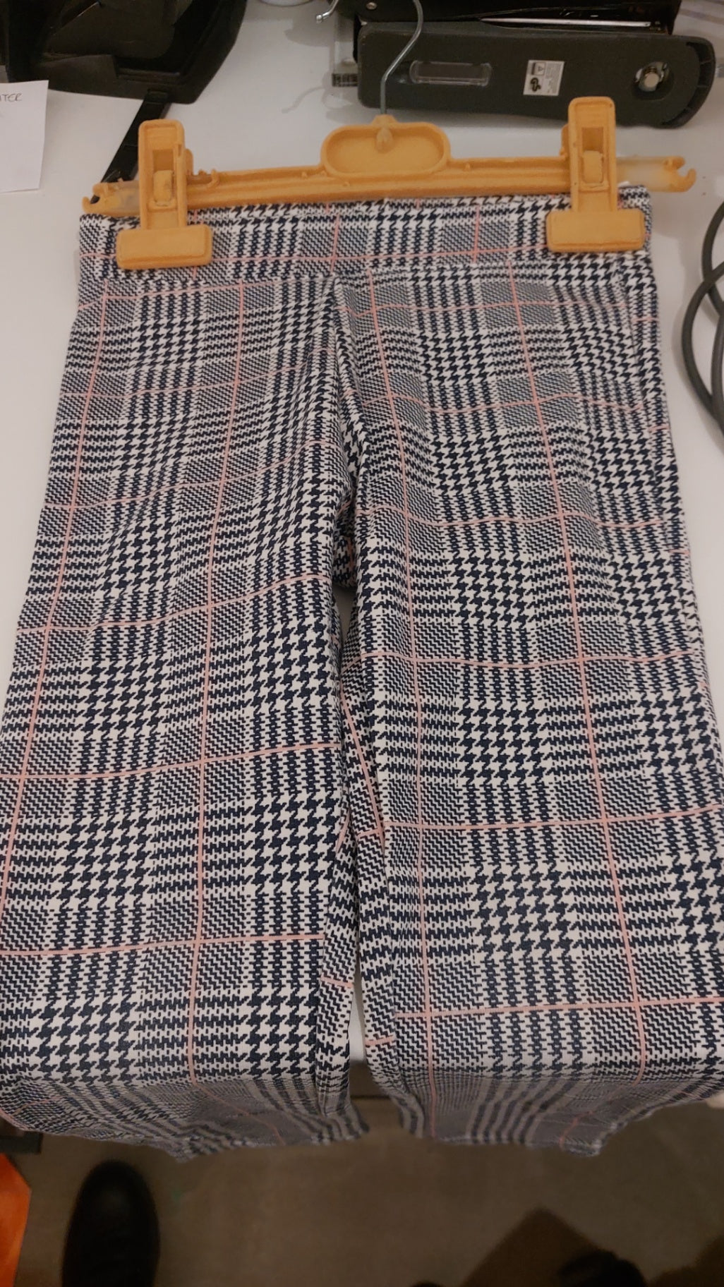 H&M Hose Schwarz-Weiß mit pinkem Karo-Muster Größe: 110