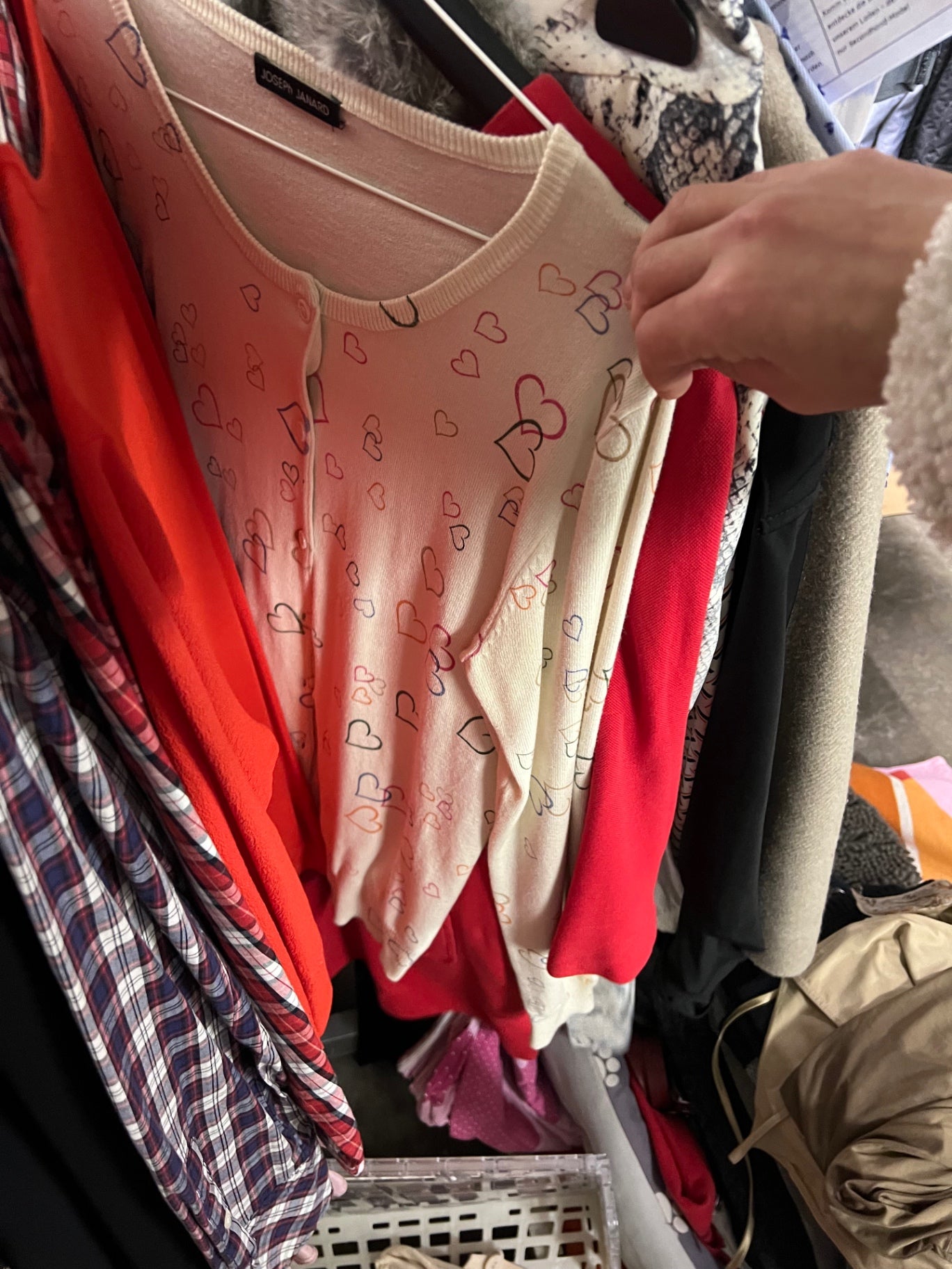 Josef Janard Cardigan Beige mit buntem Herzmuster Größe: M