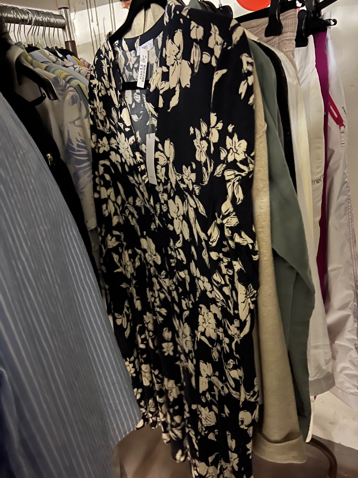 Jake's Kleid Schwarz mit floralem Muster Größe: