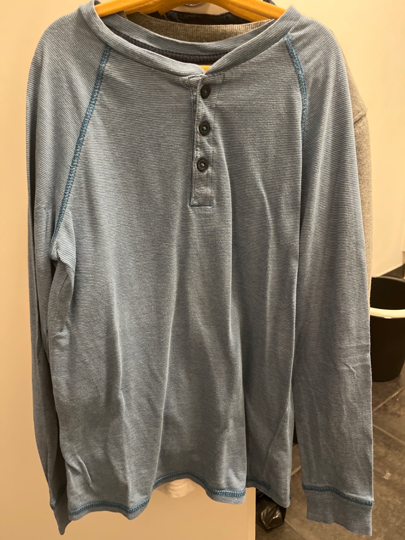 H&M Henley Shirt Blau gestreift Größe: 134/140