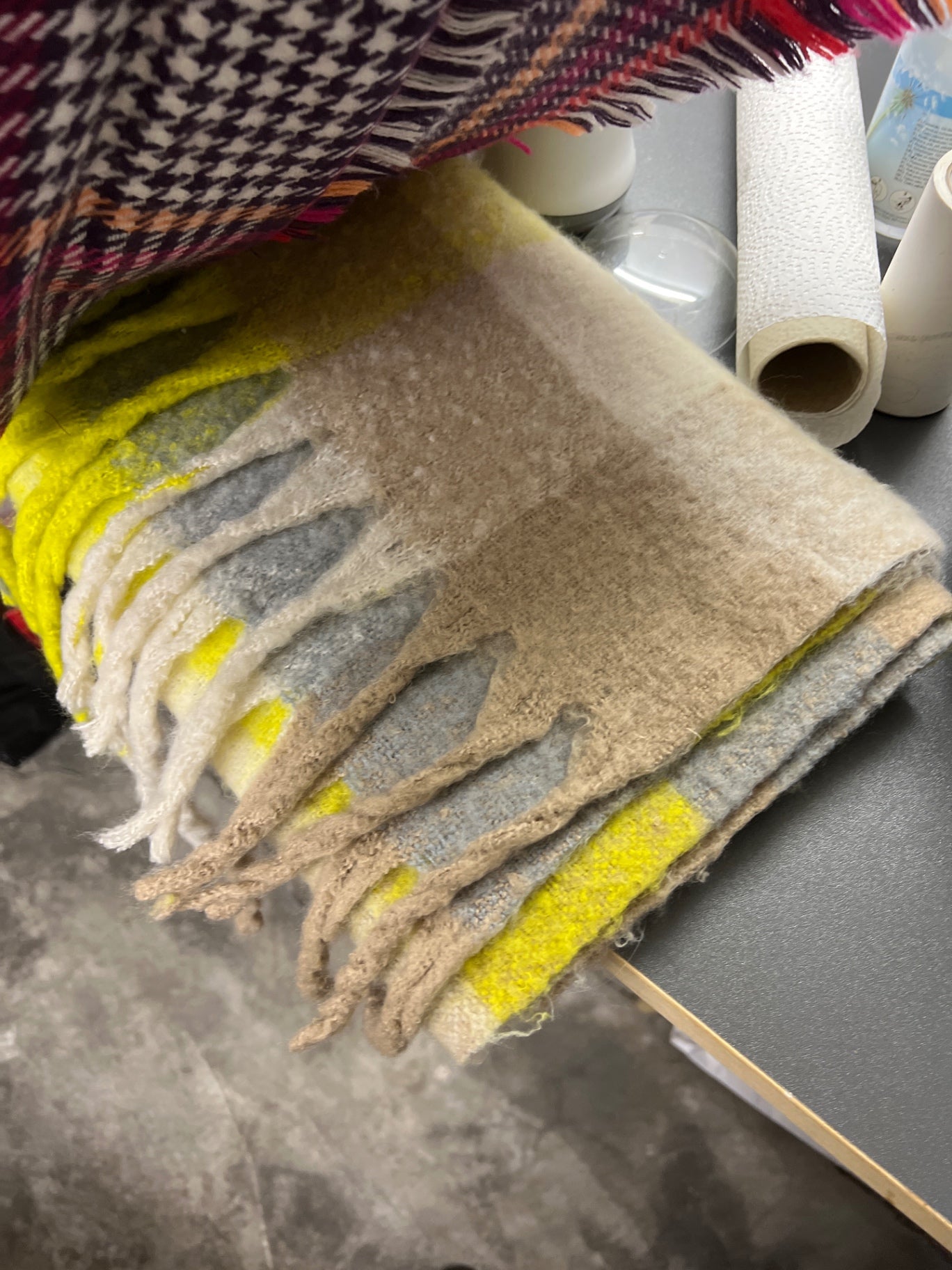 Vero Moda Schal Mehrfarbig mit Gelb, Beige und Grau Größe: