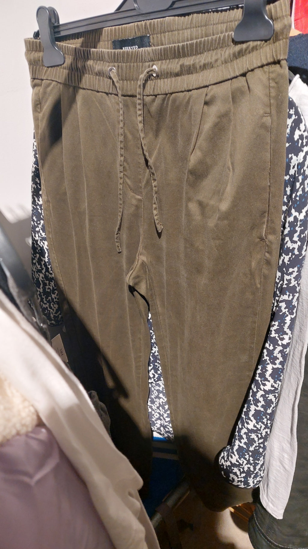 Reserved Jogginghose Olivgrün Größe: 38