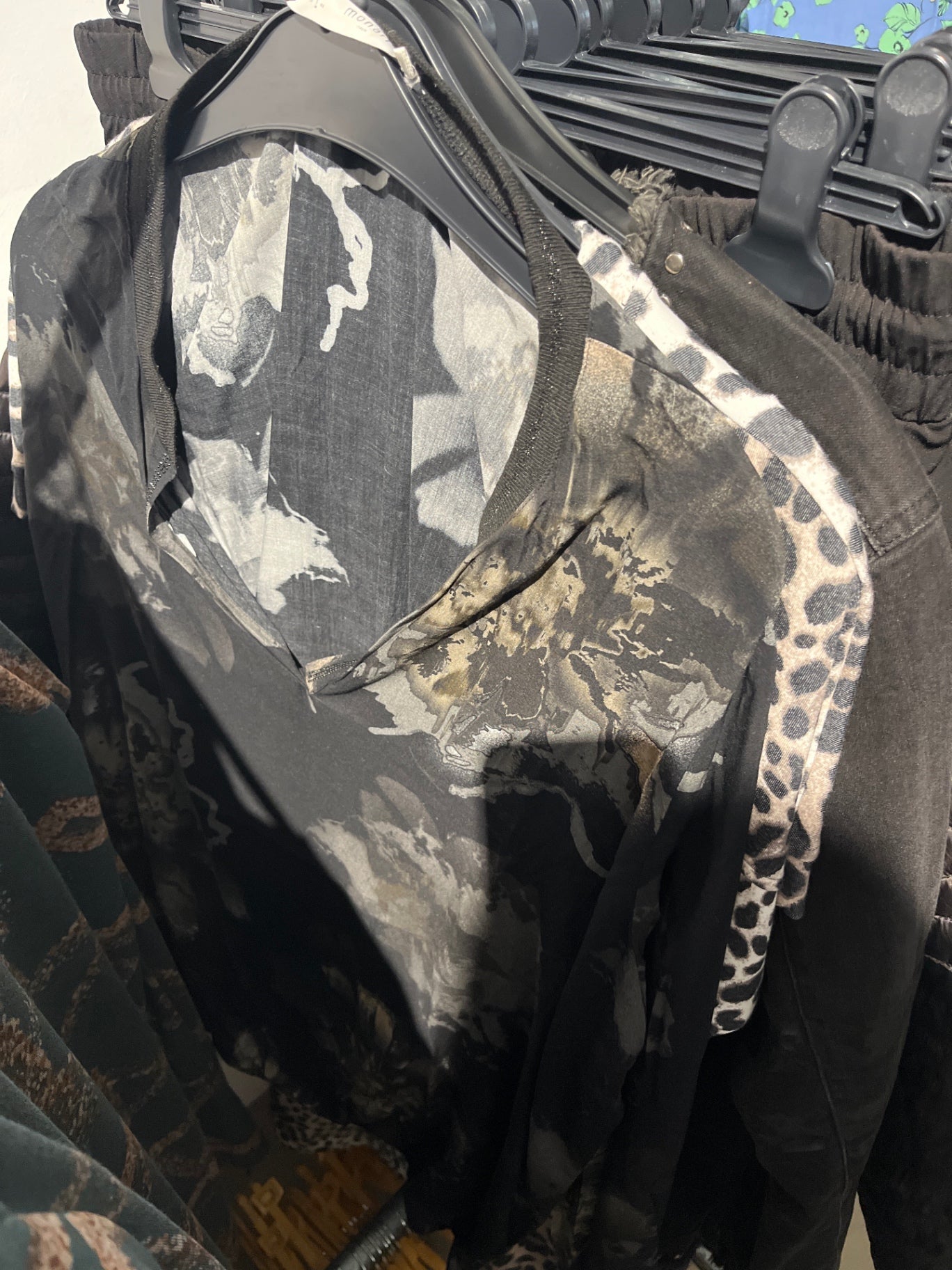 Monari Bluse Schwarz mit Leo Größe: 46