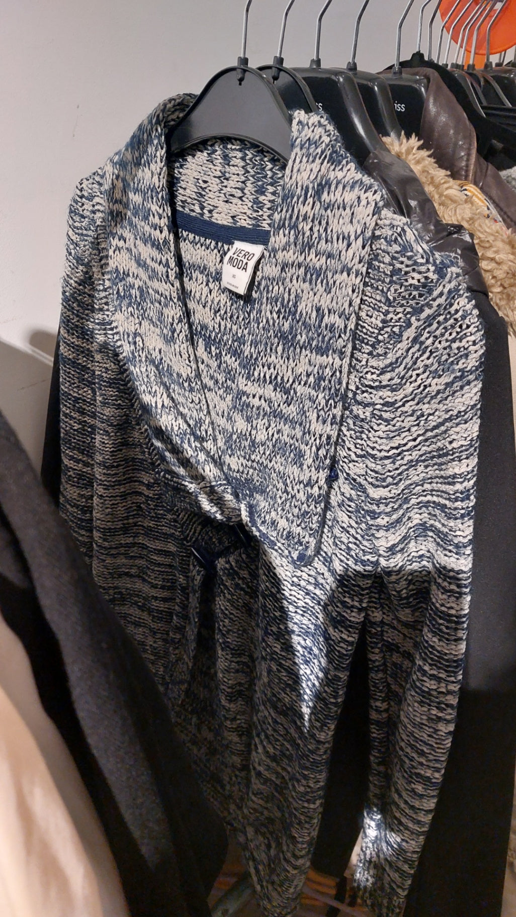 Vero Moda Strickjacke Blau und Weiß Größe: XS