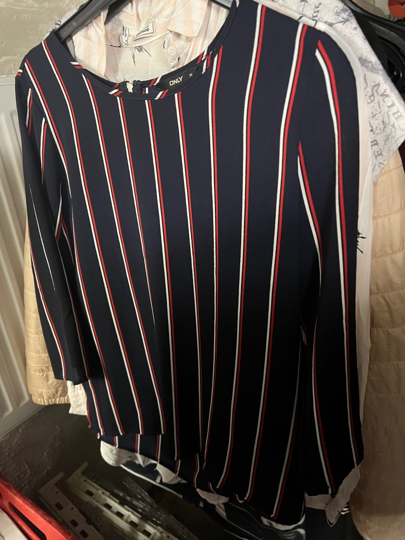 ONLY Bluse Blau mit roten und weißen Streifen Größe: 36