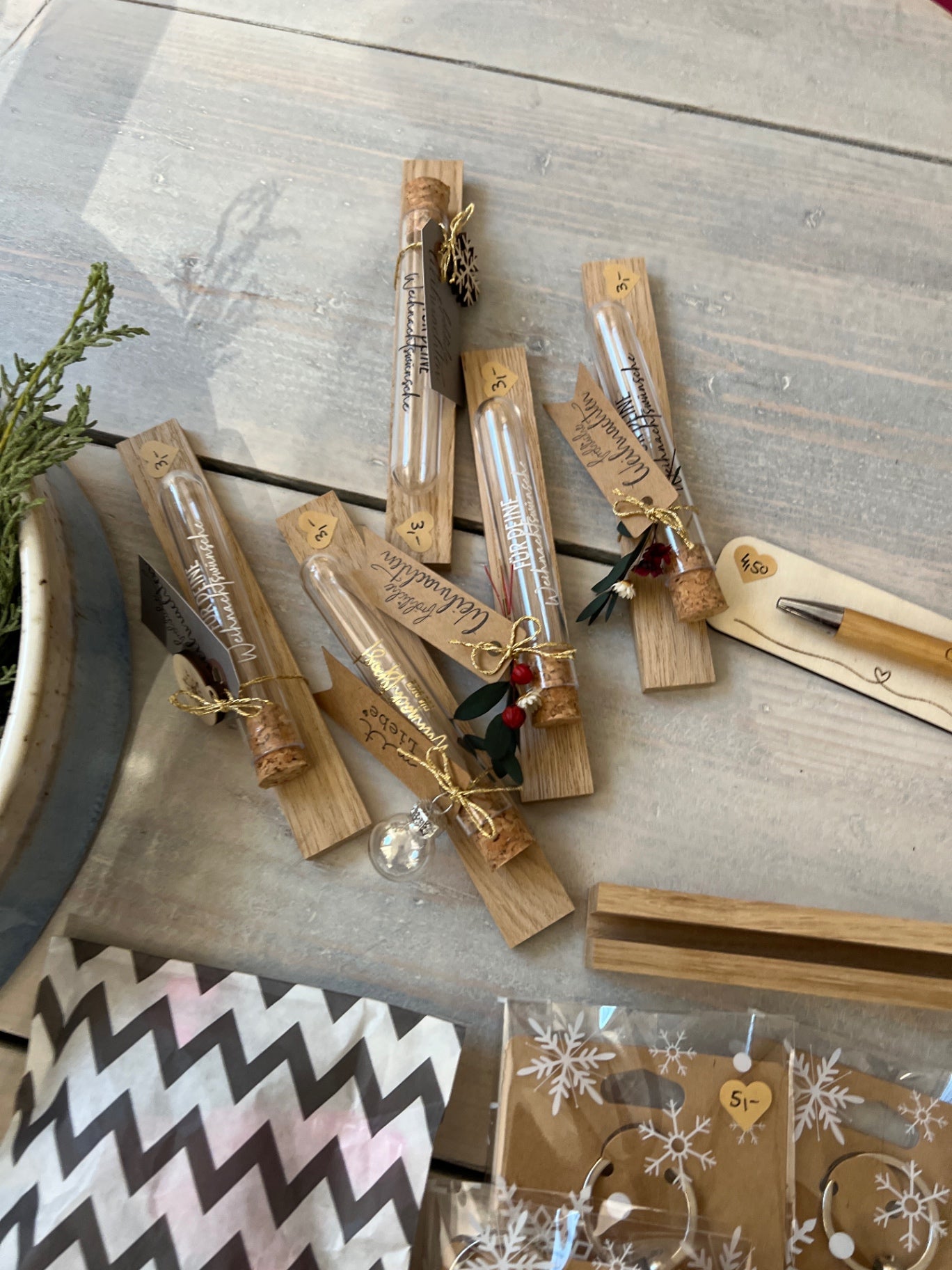 TischGlück Acrylröhrchen auf Holz