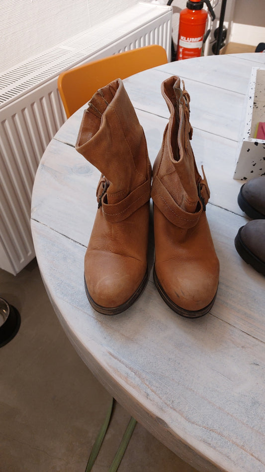 Cox Stiefeletten Braun Größe: 39