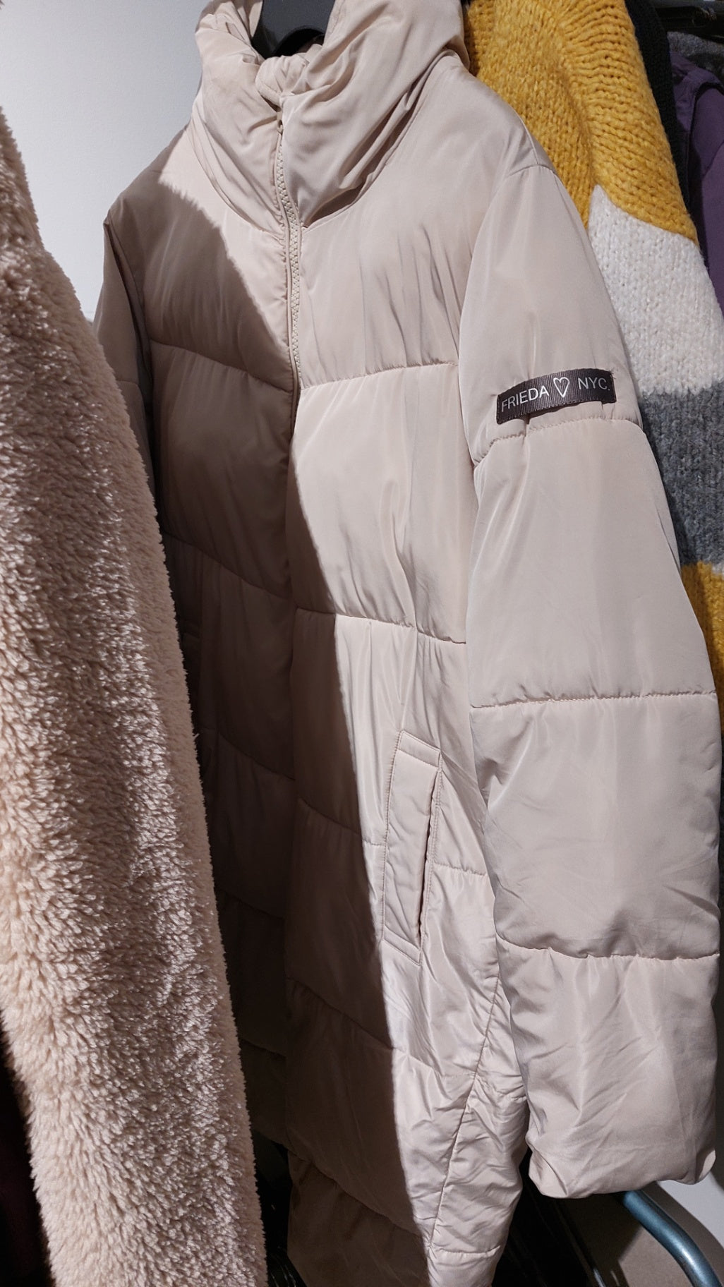 Frieda NYC Daunenjacke Beige Größe: M