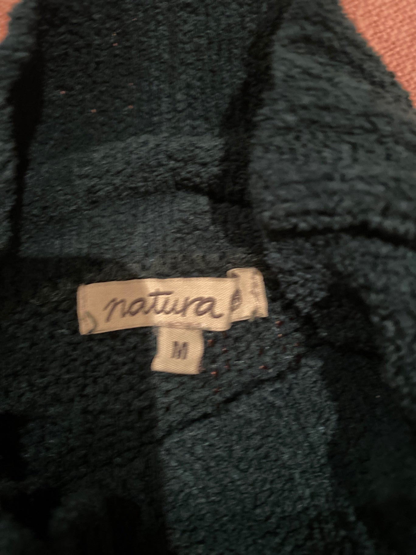 Dunkelgrüner Strickpulli