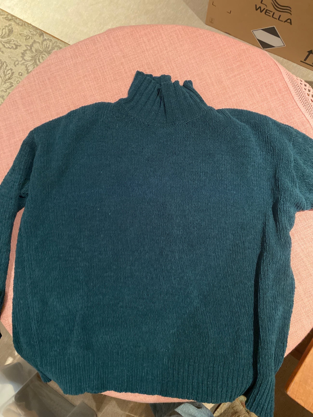 Dunkelgrüner Strickpulli