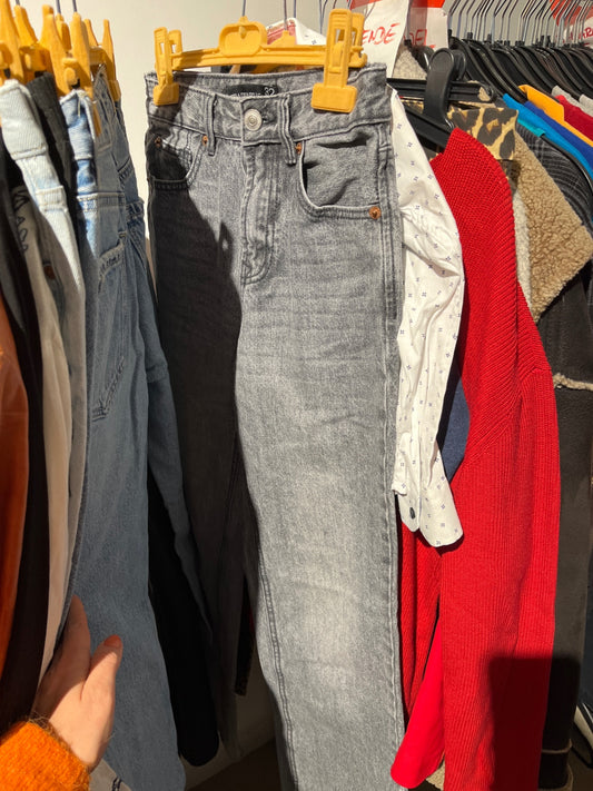 Stradivarius Jeans Grau Größe: 32