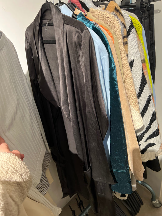 Rut & Circle Satin Cardigan Größe: M