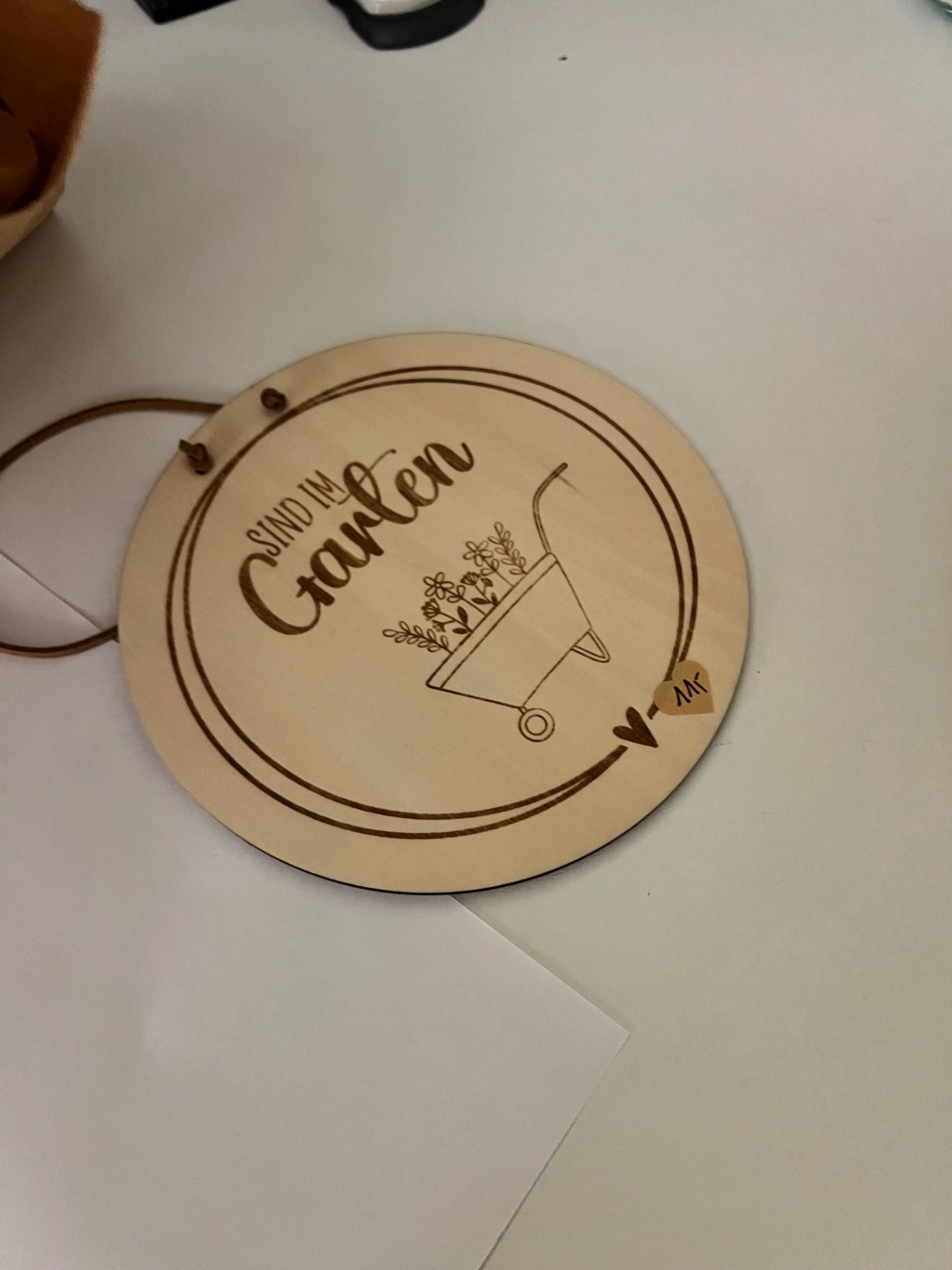 TischGlück Holzschild „Sind im Garten“