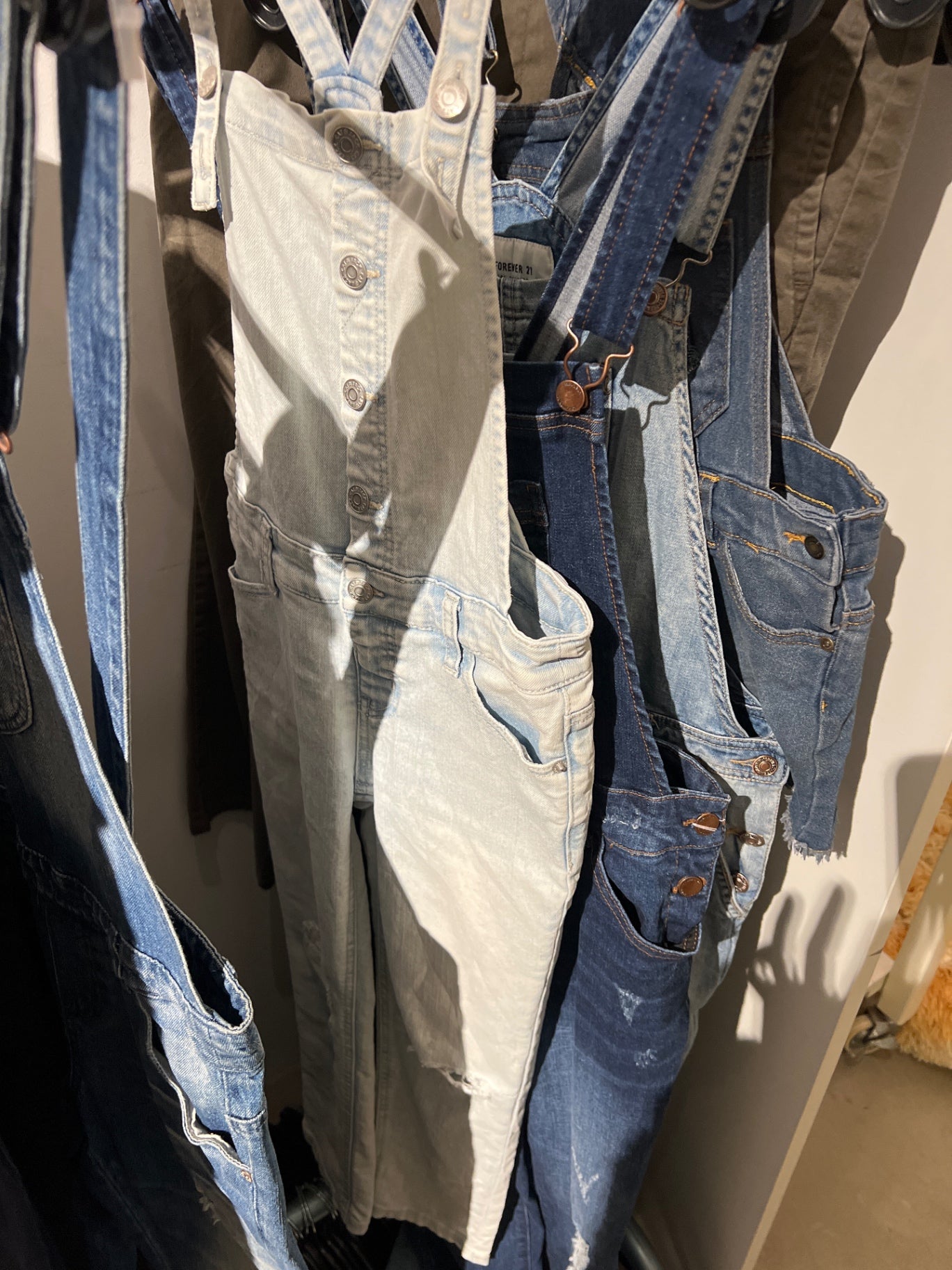 Cat & Jack Latzhose Größe: 128