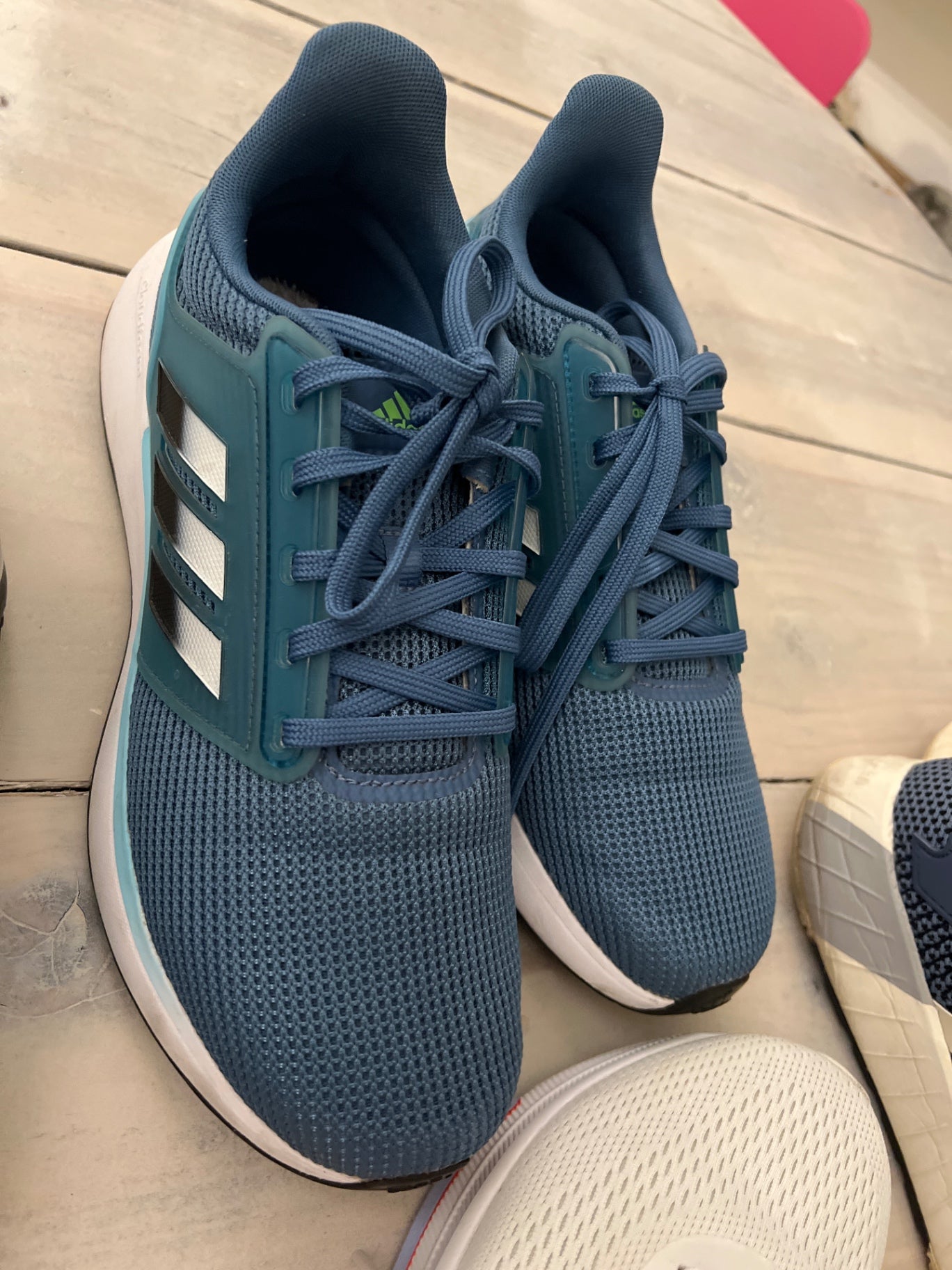 Adidas Sportschuhe Größe: 44