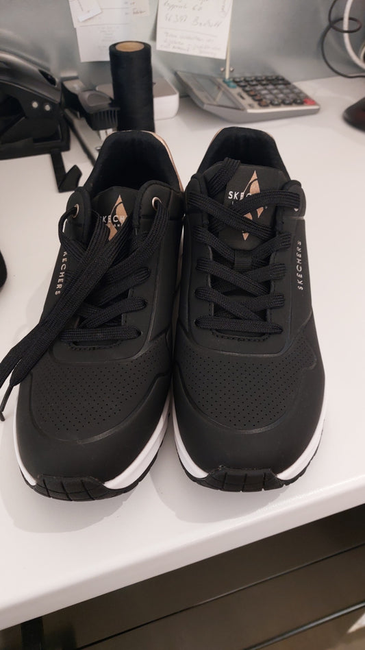 Skechers Sneaker Größe: 39