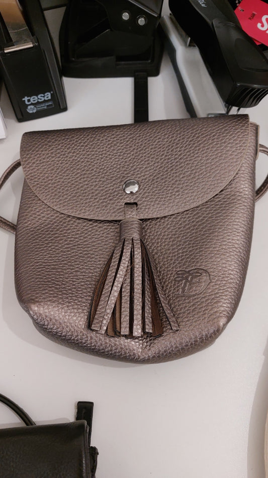 Tasche Messingfarben