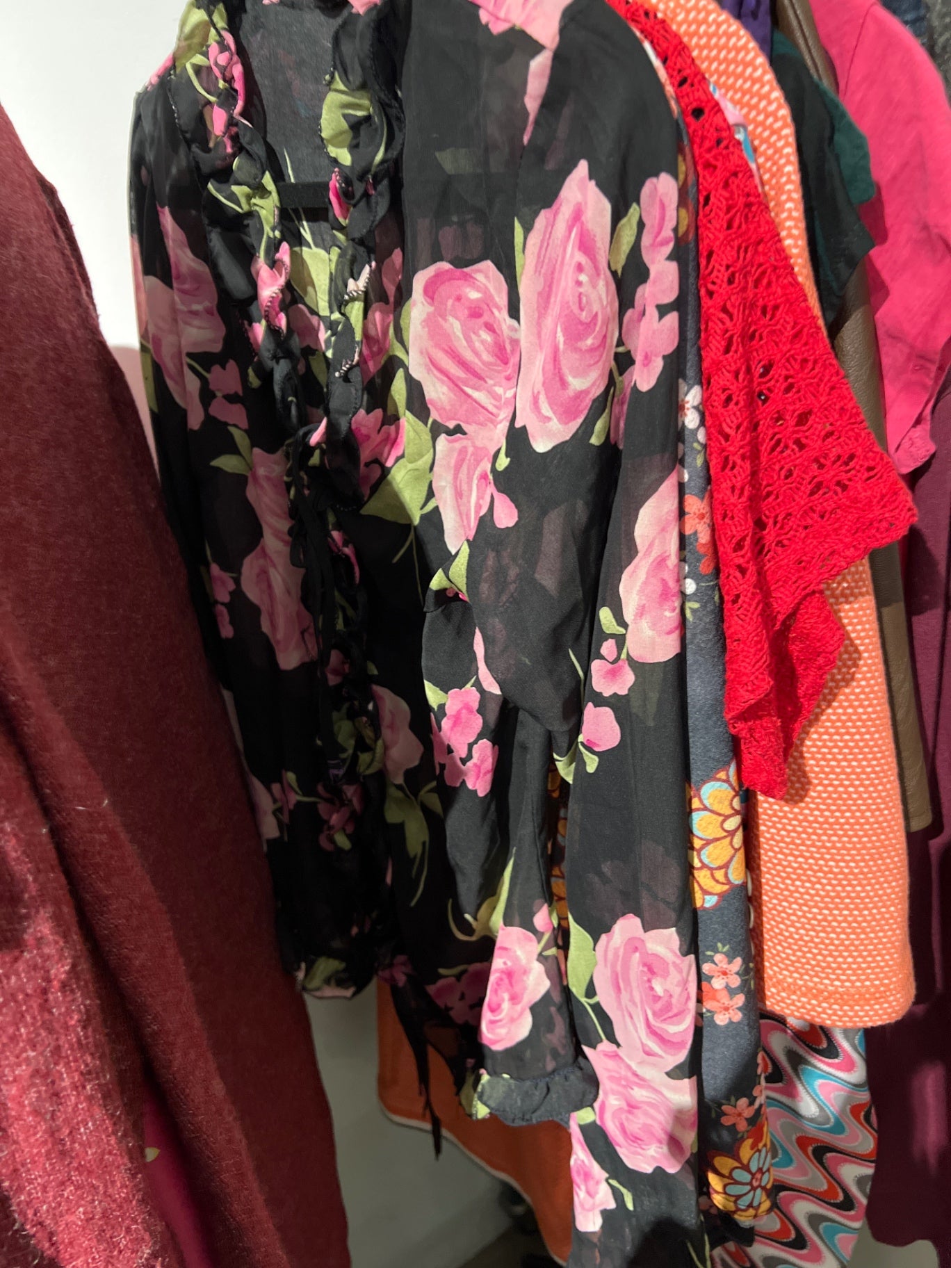 Bluse Schwarz mit rosa Blumen Größe: S