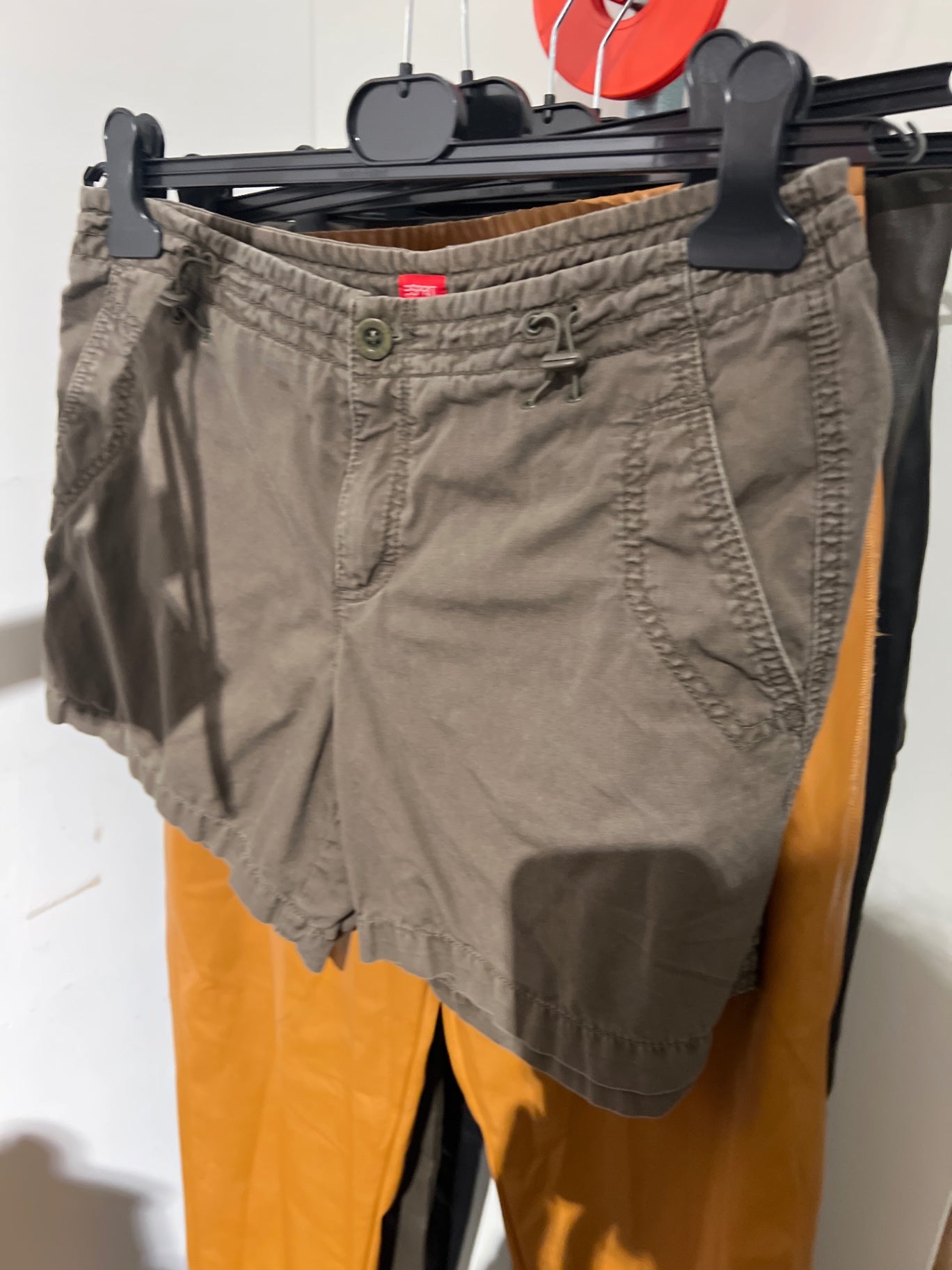 Esprit Shorts Olivegrün Größe: 40