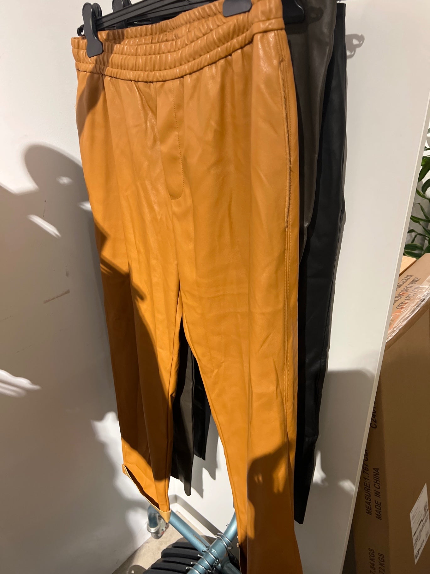 Zara Hose Camel Größe: M