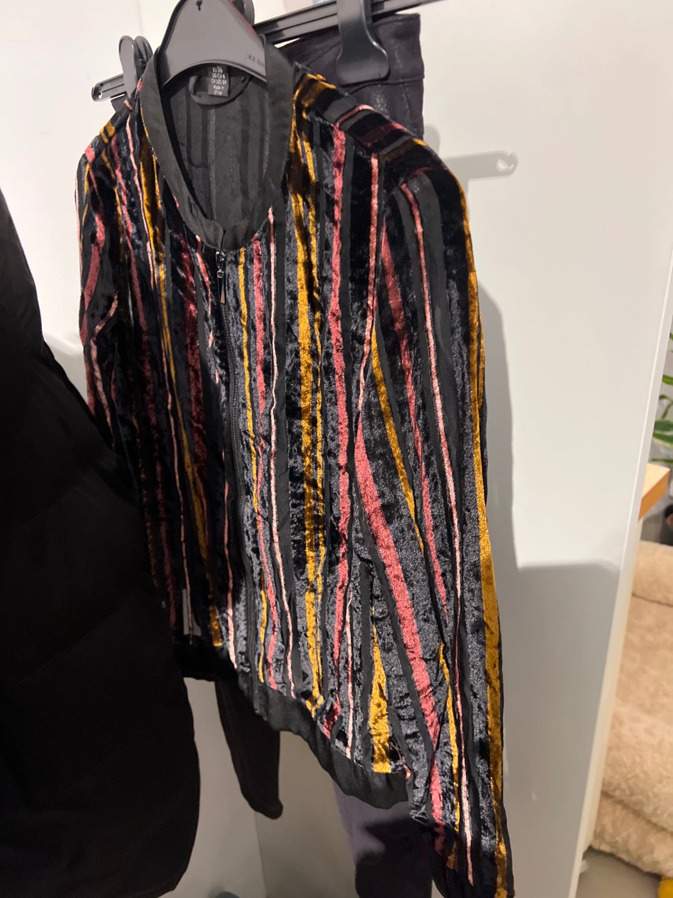 Viva Couture Jäckchen Schwarz bunten Streifen Größe: 36