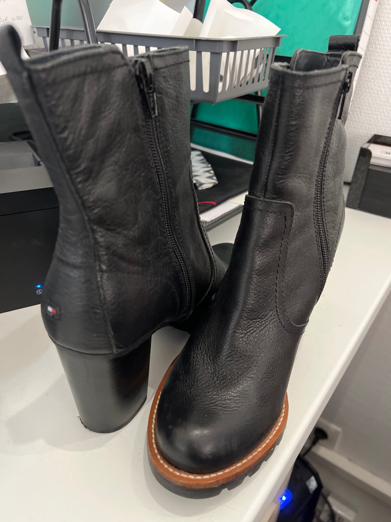 NEU Tommy Hilfiger Stiefeletten Schwarz Größe: 39