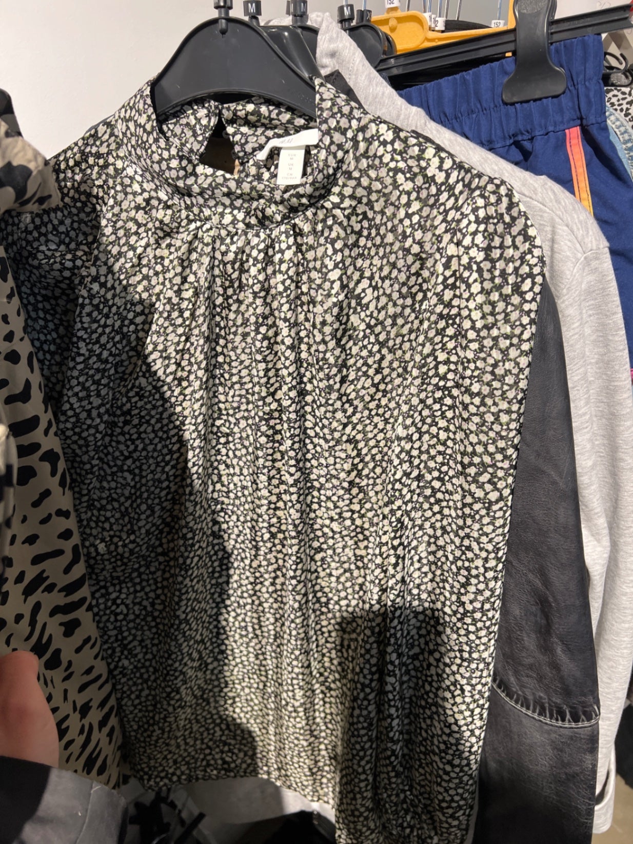 H&M Bluse Grün Schwarz und Weiß Größe: M