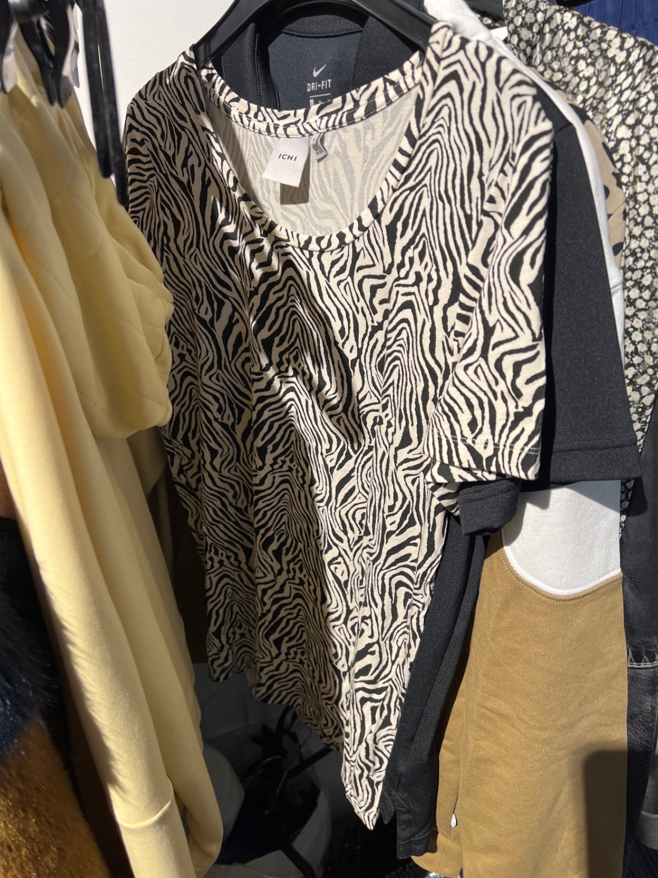 ICHI T-Shirt Beige mit Zebramuster Größe: M