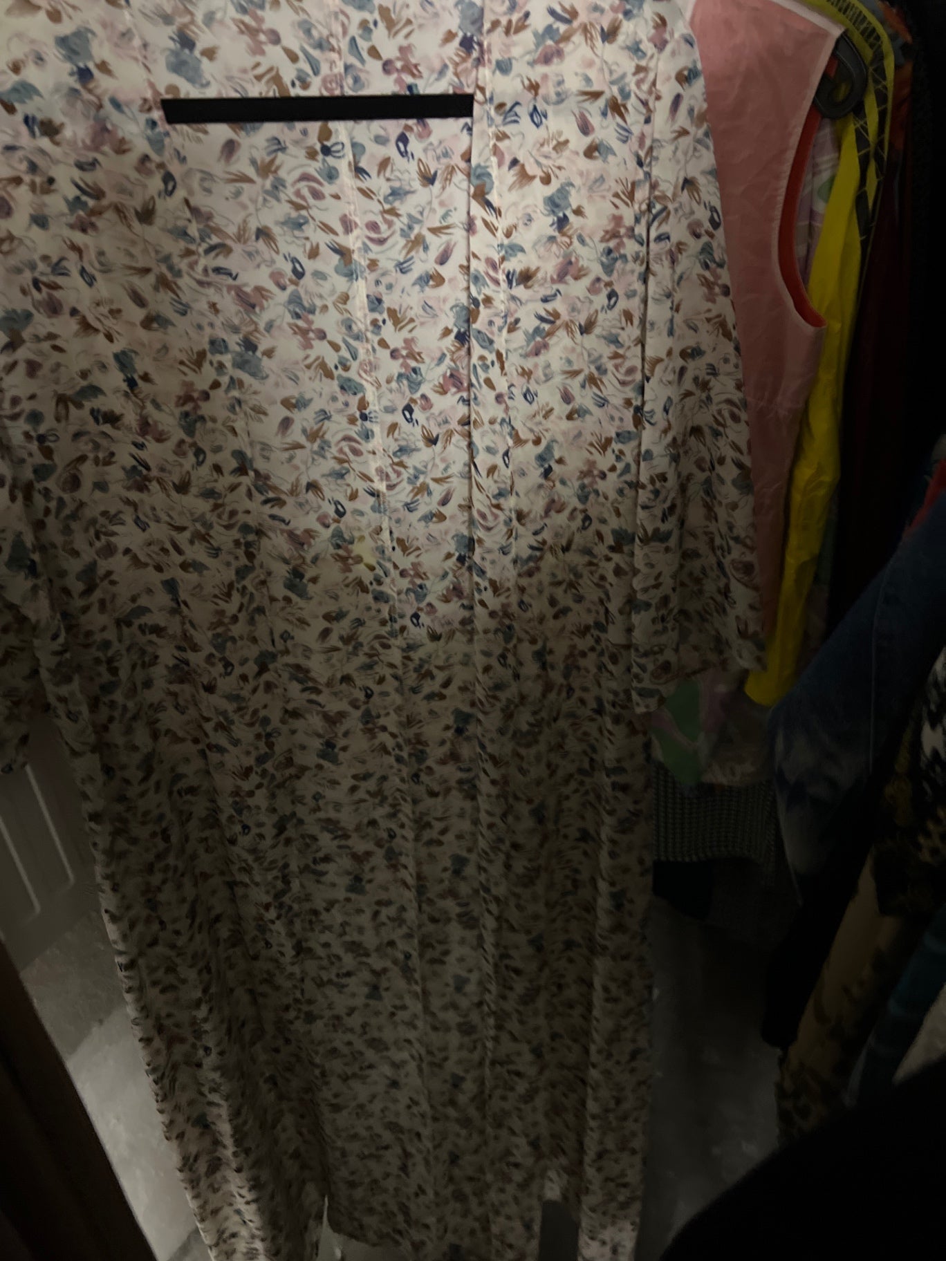 Kleid Beige mit floralem Muster Größe: M