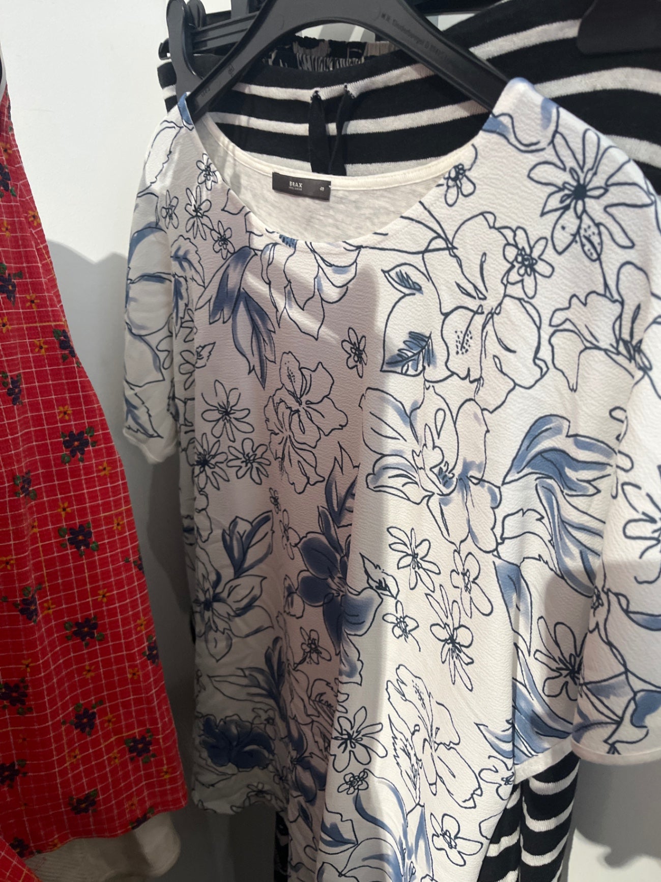 Brax T-Shirt Weiß mit blauem Muster Größe: 40