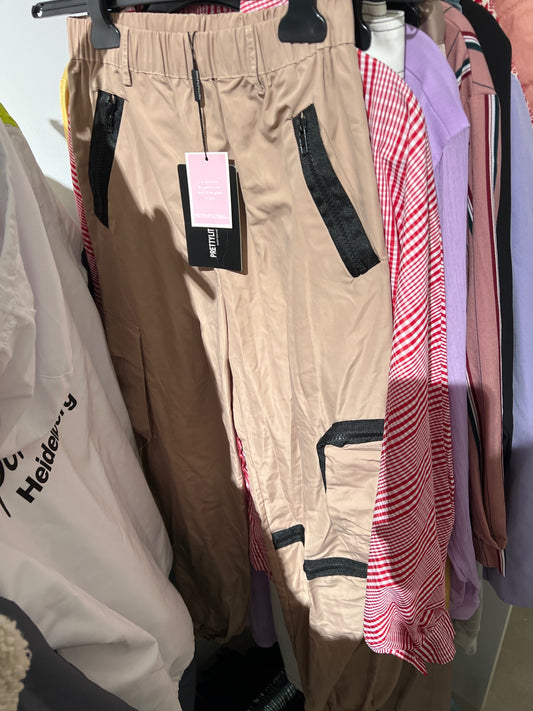 Prettylittlething Hosen Beige Größe: XS