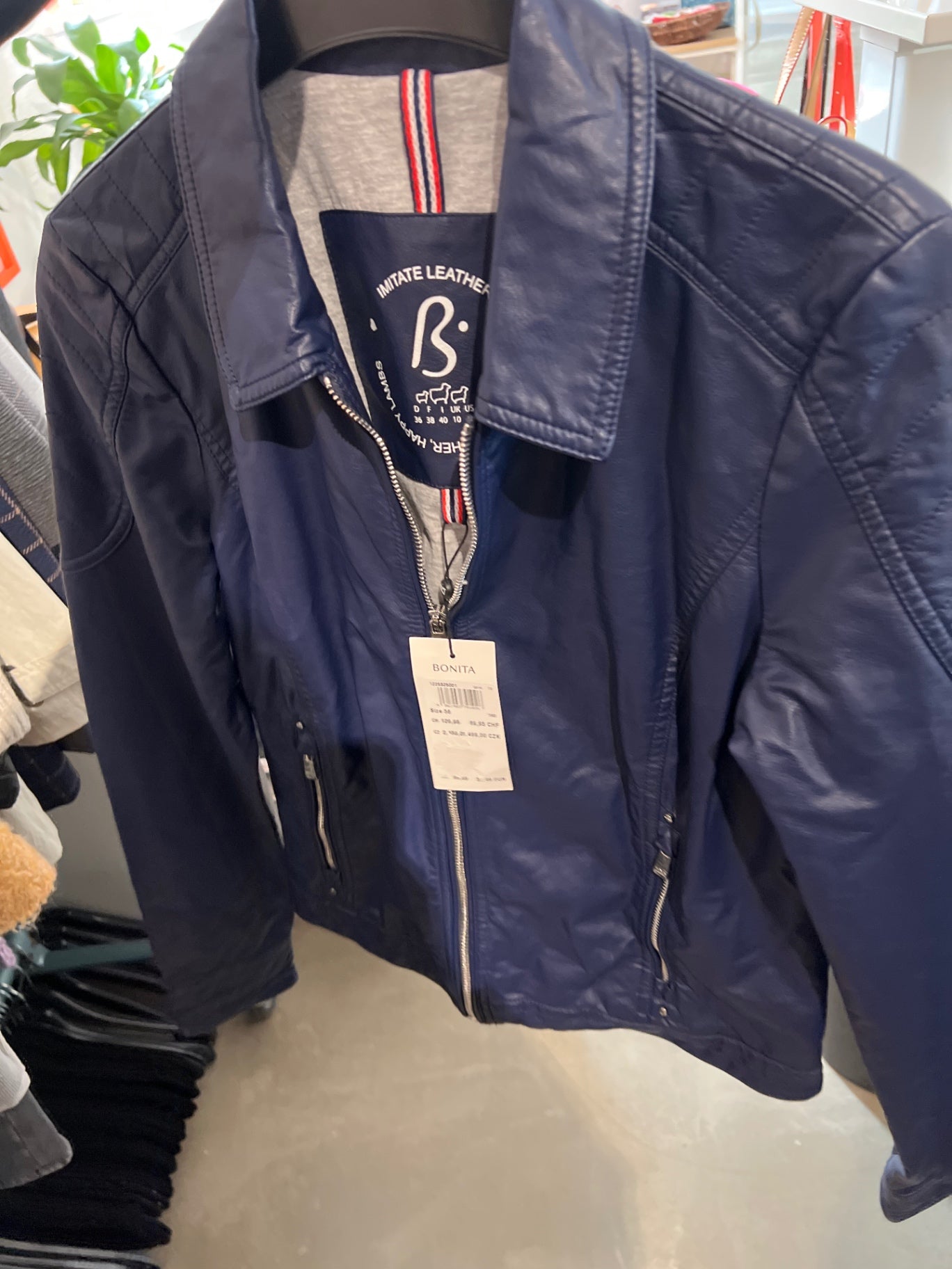 NEU Bonita Kunstleder Jacke Dunkelblau Größe: 36