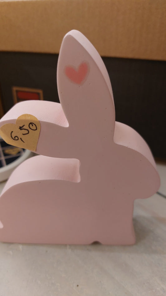 TischGlück Osterhase rosa seitlich sitzend