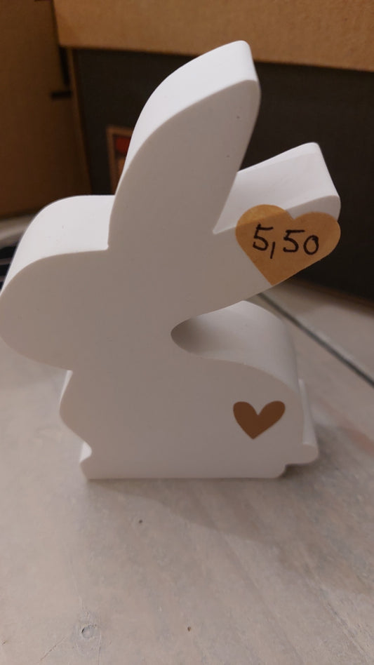 TischGlück weißer Hase seitlich sitzend mit Herz