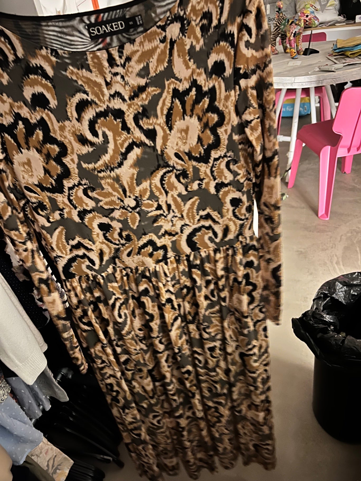 SOAKED Kleid Beige mit schwarzen und grauen Mustern Größe: XS