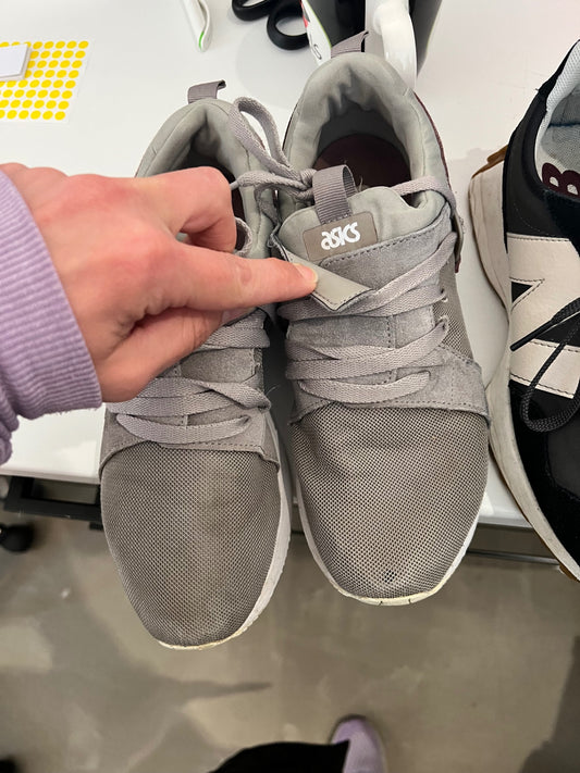 Asics Sneaker Grau Größe: 39