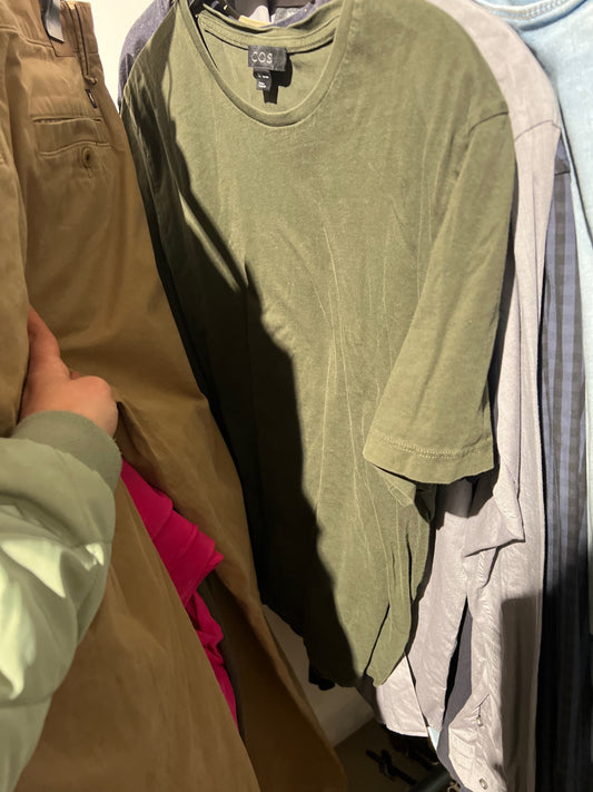 COS T-Shirt Olive Größe: M