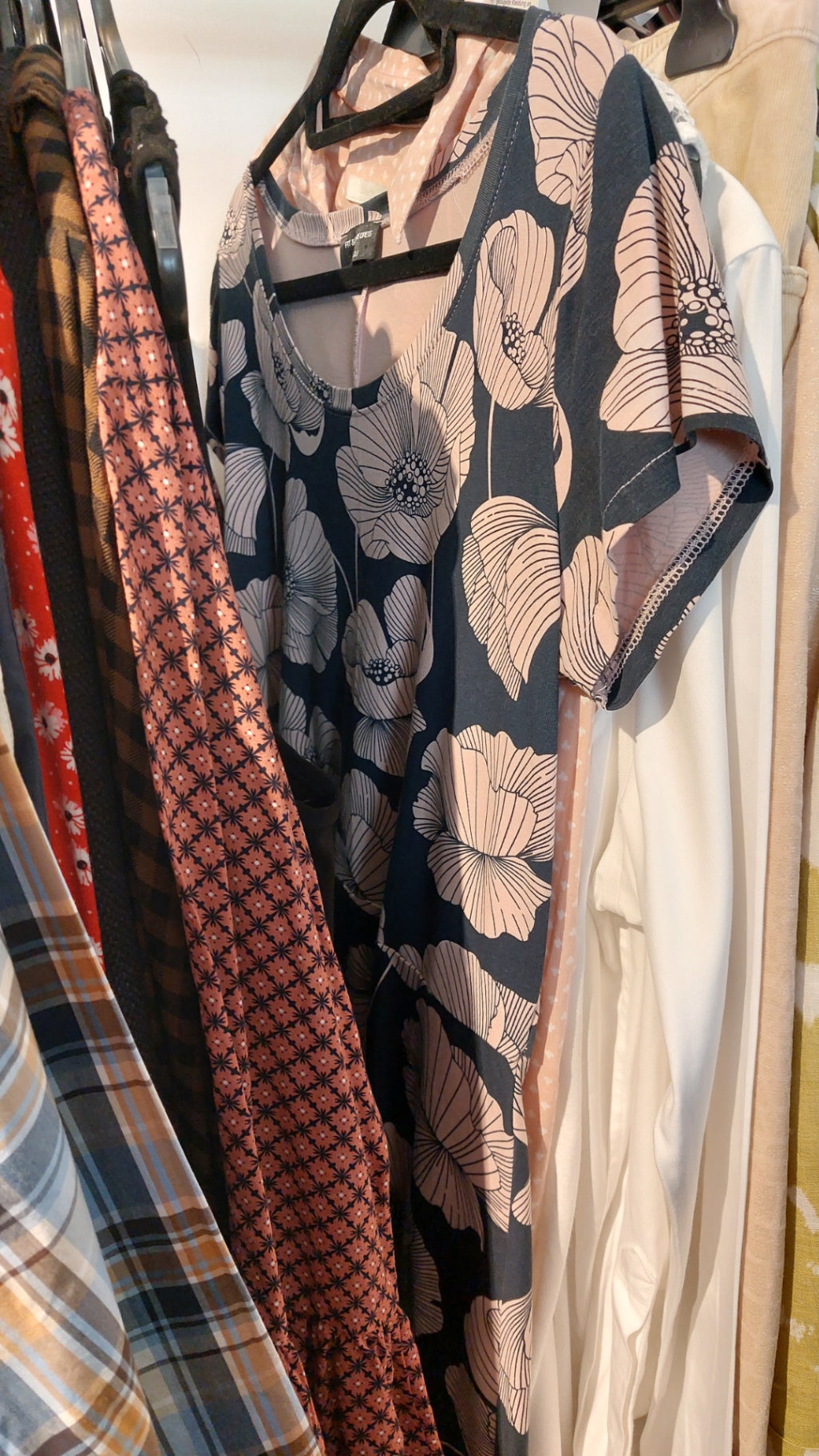 Yessica Kleid Dunkelblau mit Blumen Größe: L