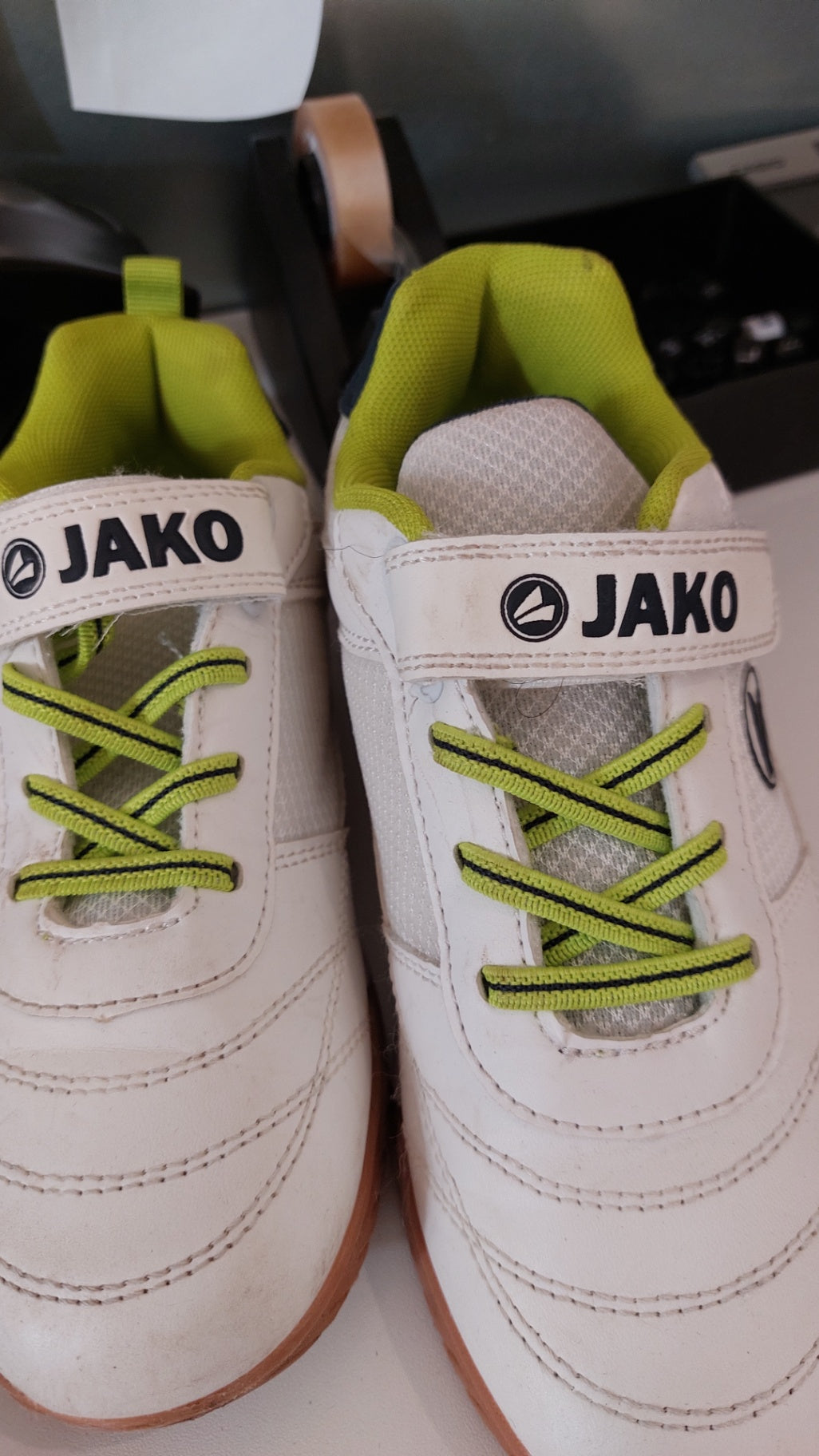 JAKO Sneaker Weiß mit Grün Größe: 32